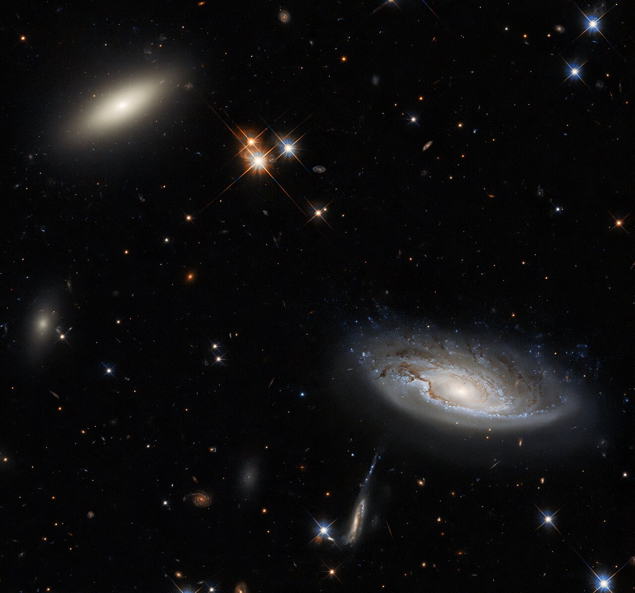 Hubble сфотографував одразу кілька гігантських галактик: як вони виглядають (ФОТО) - фото 2