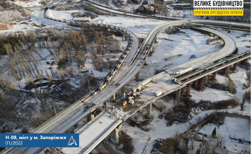   Испытали 30 грузовиков: в Запорожье завершается строительство моста (ФОТО) - фото 2