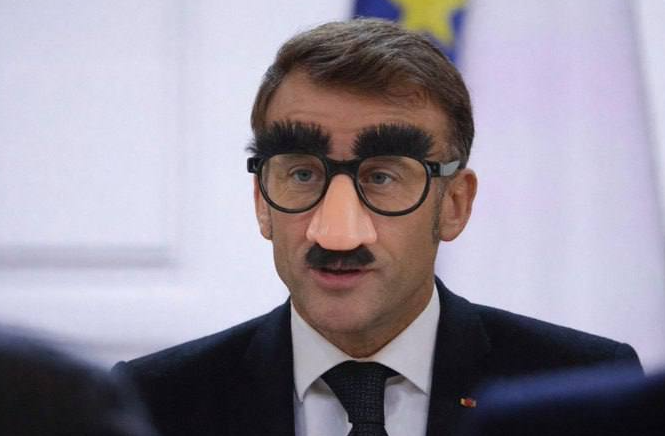 Макрон в темних окулярах став героєм мемів: що сталося - фото 2