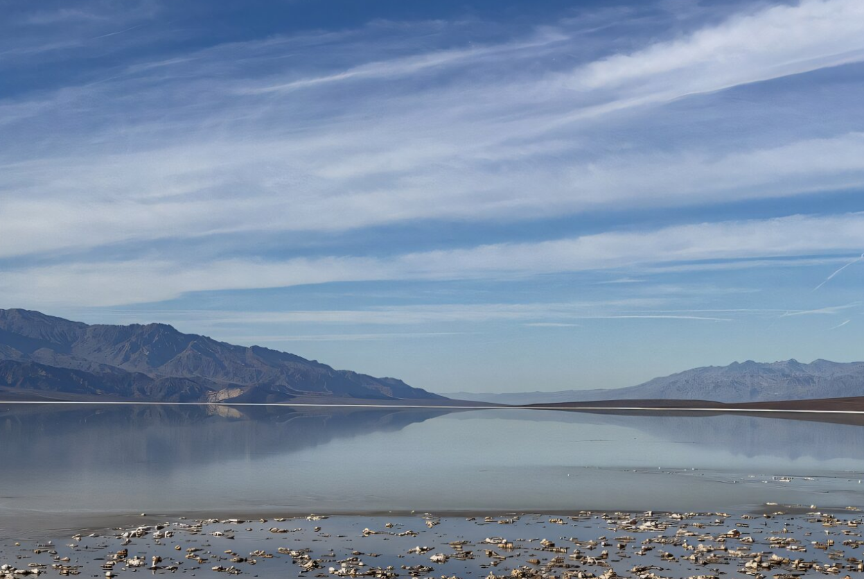 У Долині Смерті через рекордні дощі відродилося стародавнє озеро (ФОТО) - фото 2 У Долині Смерті через рекордні дощі відродилося стародавнє озеро (ФОТО) - фото 2