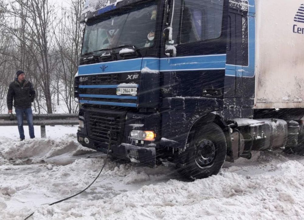 Круглосуточные снегопады в Одессе: как город справляется с непогодой (ФОТО, ВИДЕО) - фото 17