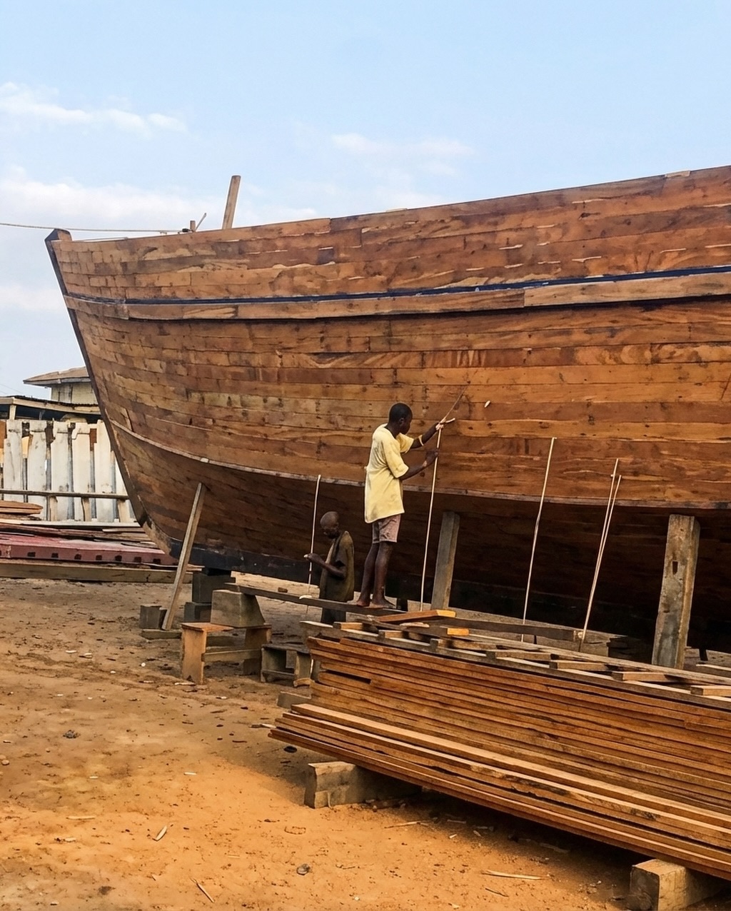 Африканский Ной прогнозирует потоп в 2025 году и строит флот ковчегов для спасения человечества (ФОТО) - фото 2 Африканский Ной прогнозирует потоп в 2025 году и строит флот ковчегов для спасения человечества (ФОТО) - фото 2