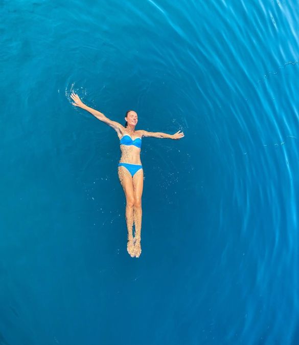 В голубом купальнике и без макияжа: Катя Осадчая показала свой отдых в Турции  - фото 2