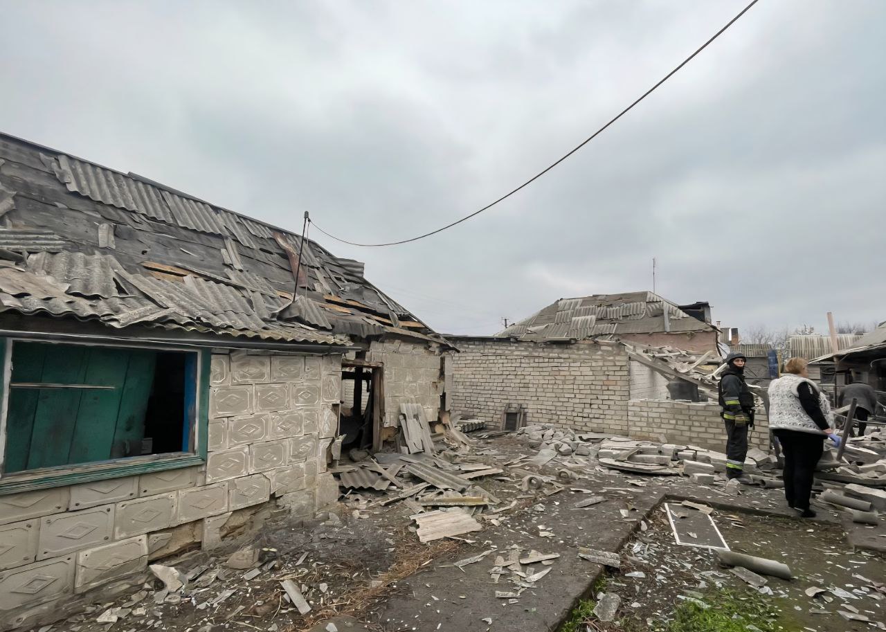 Массированная атака по Днепру разрушила инфраструктуру и повредила вагоны: ночные «Шахеды» повлекли за собой перебои движения поездов - фото 2 Массированная атака по Днепру разрушила инфраструктуру и повредила вагоны: ночные «Шахеды» повлекли за собой перебои движения поездов - фото 2