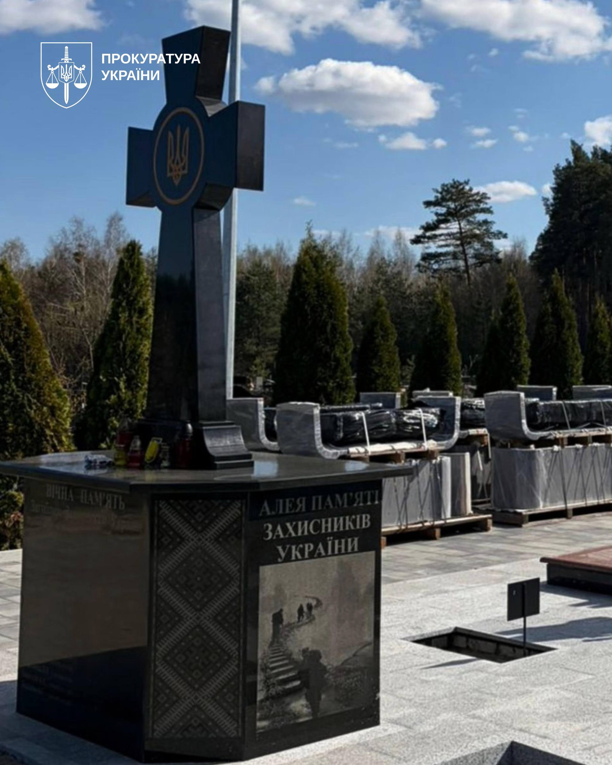 «Заработок на могильных крестах»: экс-заммэра и бизнесменов подозревают в масштабной растрате - фото 2