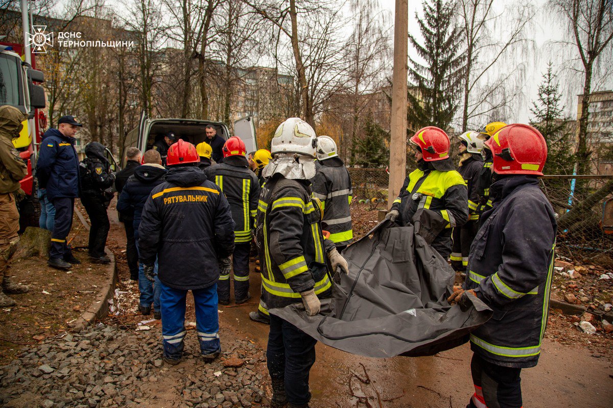 В Тернополе мужчина дождался жену и детей: спасатели достали их тела (ОБНОВЛЕНО) - фото 2