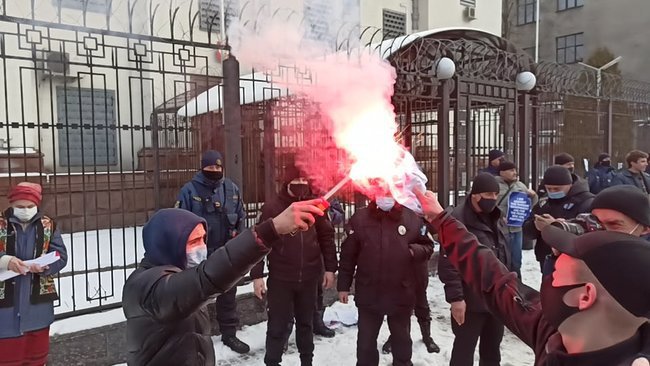 В Киеве сорвали акцию в поддержку Навального (фото, видео) - фото 8