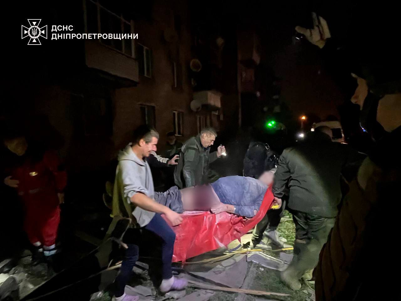 Массированный удар по Днепропетровщине: люди оказались под завалами - фото 2