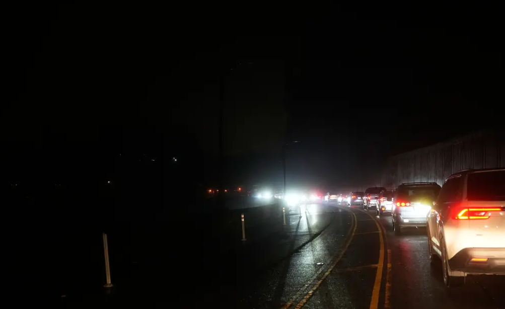 Масштабный блекаут в США: тысячи американцев без света (ФОТО) - фото 2