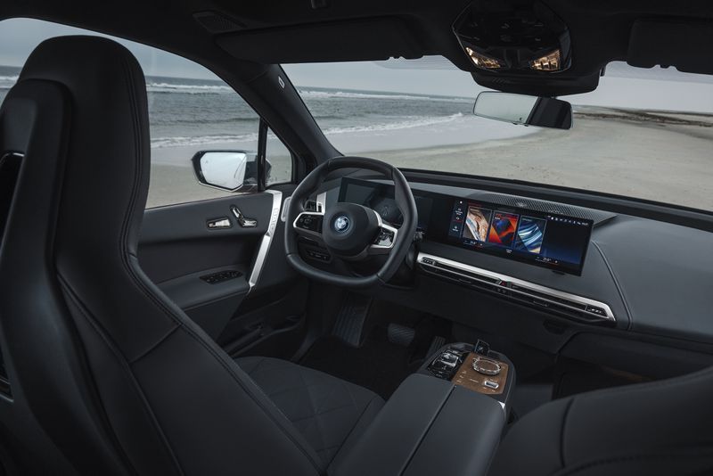 BMW анонсировала электровнедорожник с запасом хода 450 км (ФОТО) - фото 3