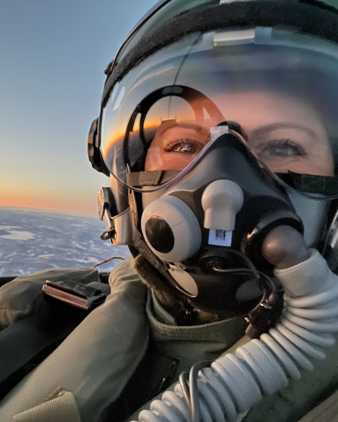 Майбутня королева за штурвалом винищувача: Вікторія готується керувати не лише Швецією  - фото 2