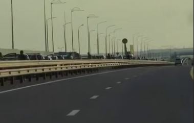 Паника или эвакуация из Крыма? Более двух тысяч автомобилей застряли в очереди у Керченского пролива - фото 2