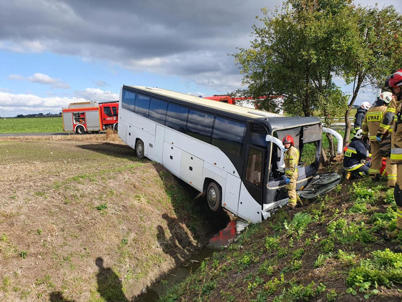 В Польше автобус с дошкольниками угодил в ДТП: есть пострадавшие (ФОТО)  - фото 2