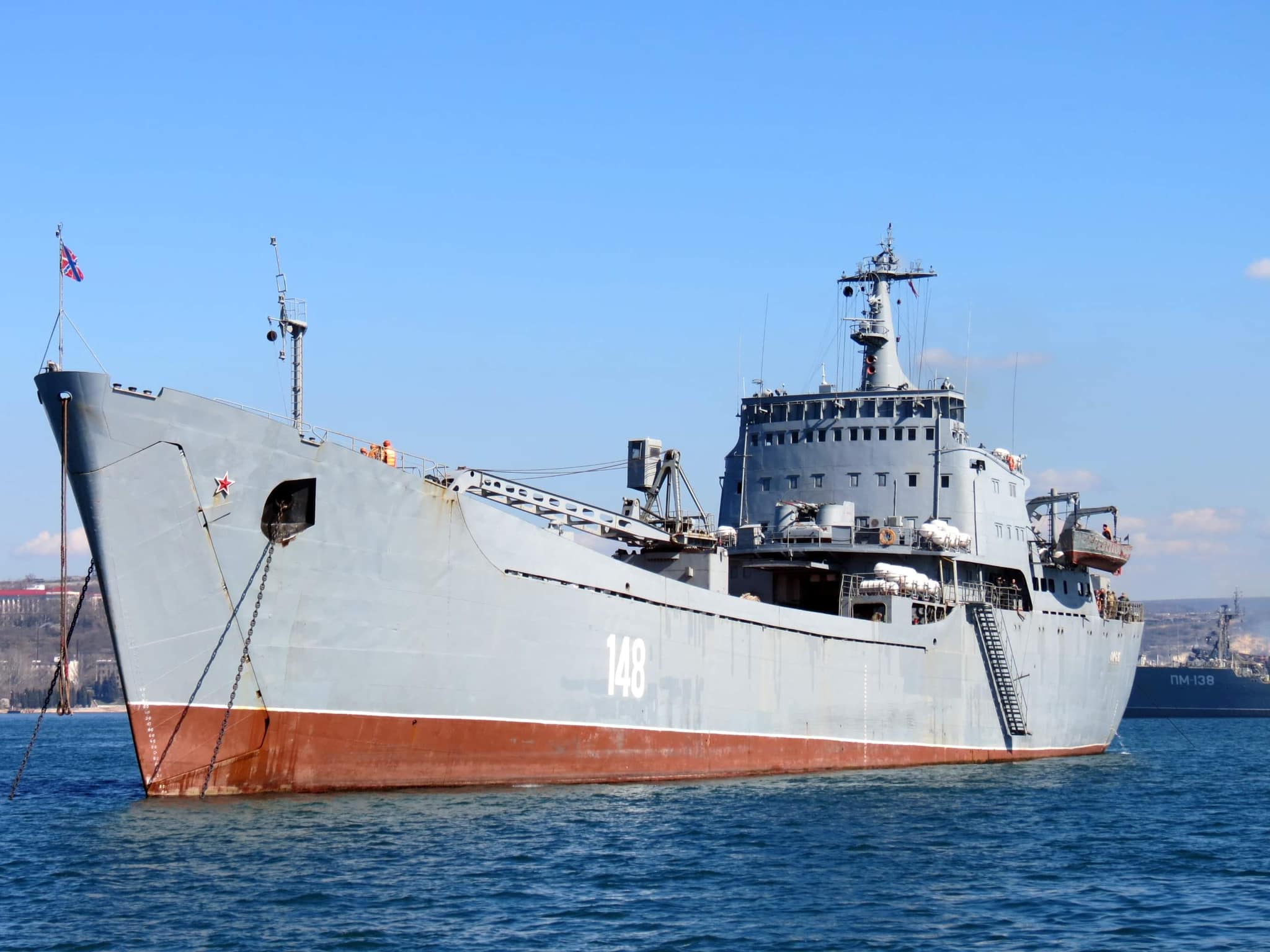 Доброго ранку – ми з України: ЗСУ знищили великий російський корабель у Бердянську - фото 2