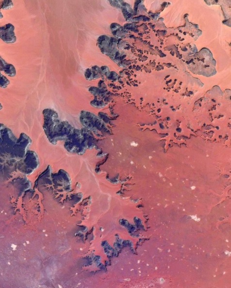 NASA показало, як виглядає з космосу одне з найсуворіших місць на нашій планеті (ФОТО) - фото 2