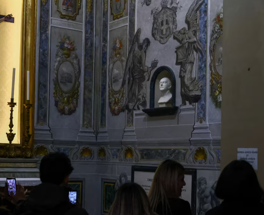 В Италии после реставрации фрески ангел стал похож на Джорджу Мелони (ФОТО) - фото 2