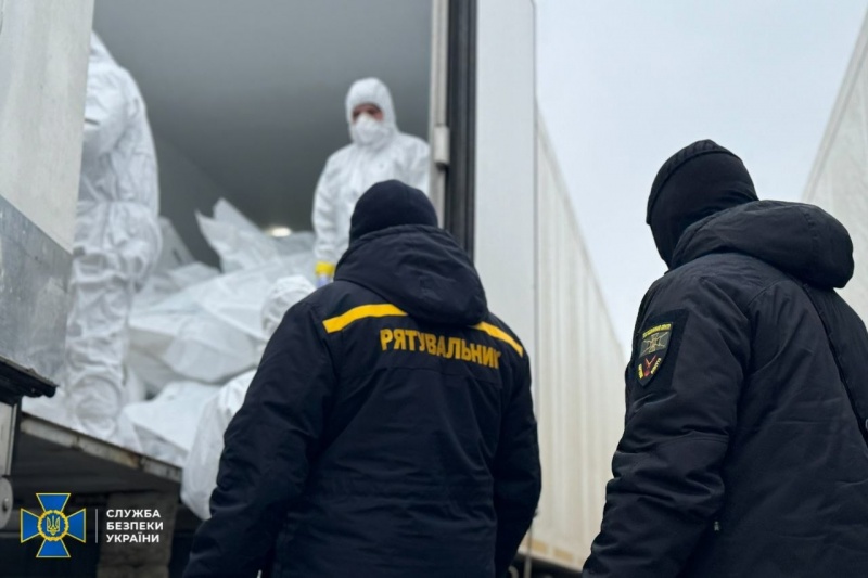 На щиті: в Україну повернули тіла полеглих воїнів (ФОТО) - фото 2