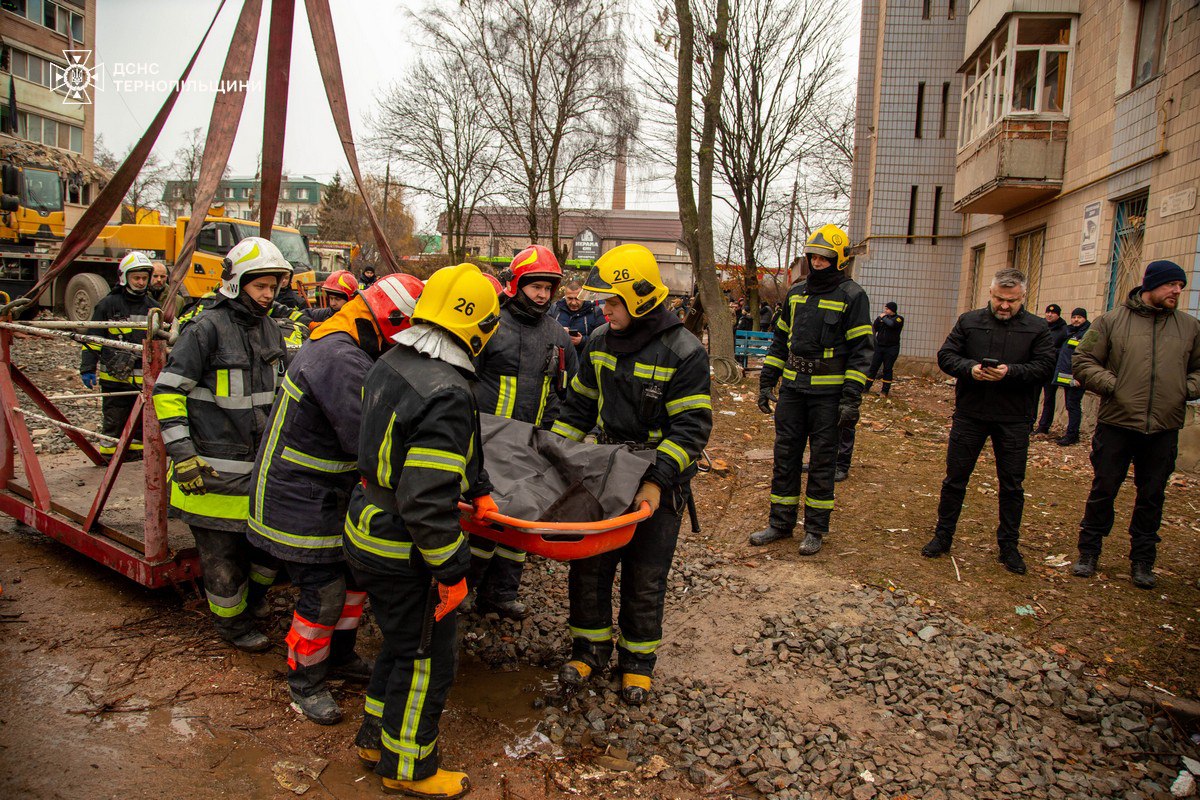 В Тернополе мужчина дождался жену и детей: спасатели достали их тела (ОБНОВЛЕНО) - фото 2