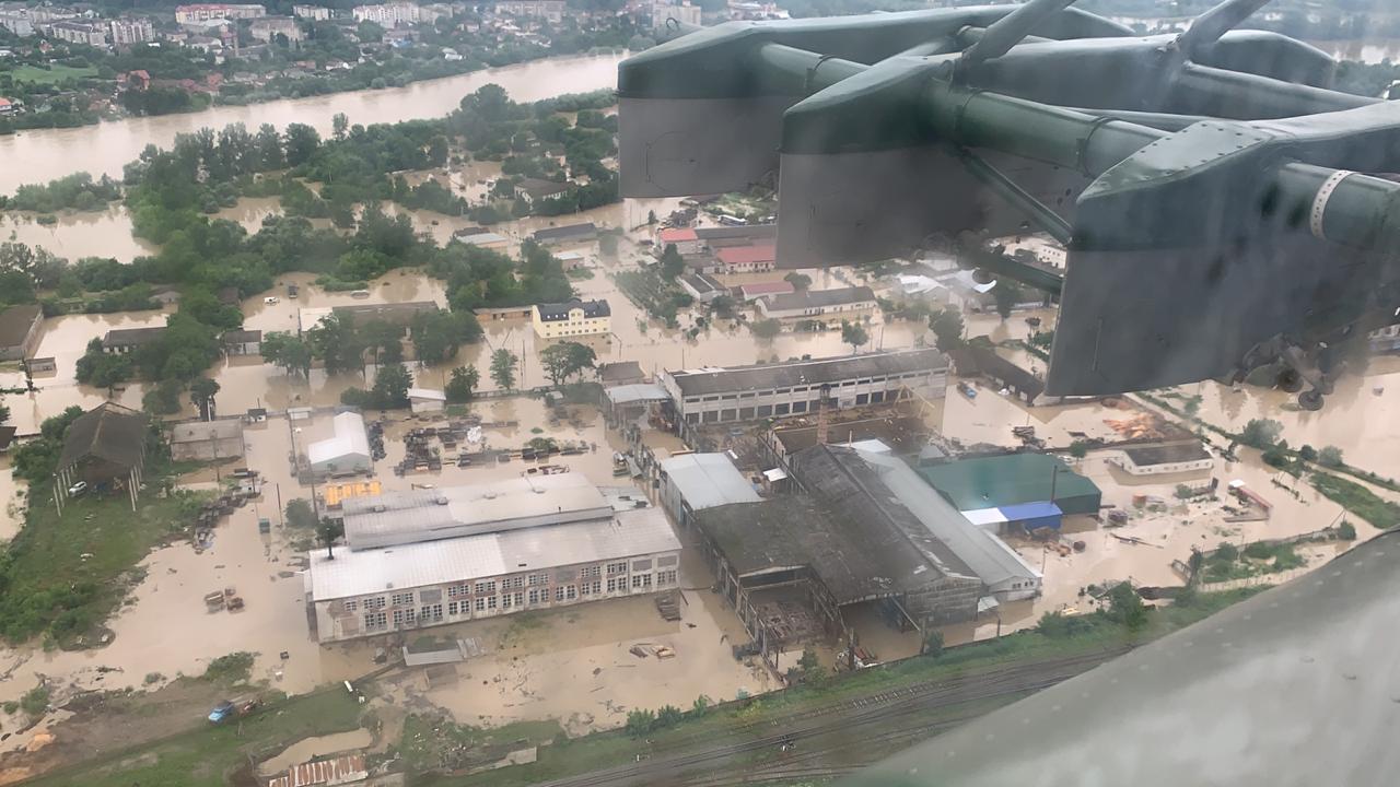 Повінь на Прикарпатті: масштаби руйнувань показали з висоти пташиного польоту - фото 2