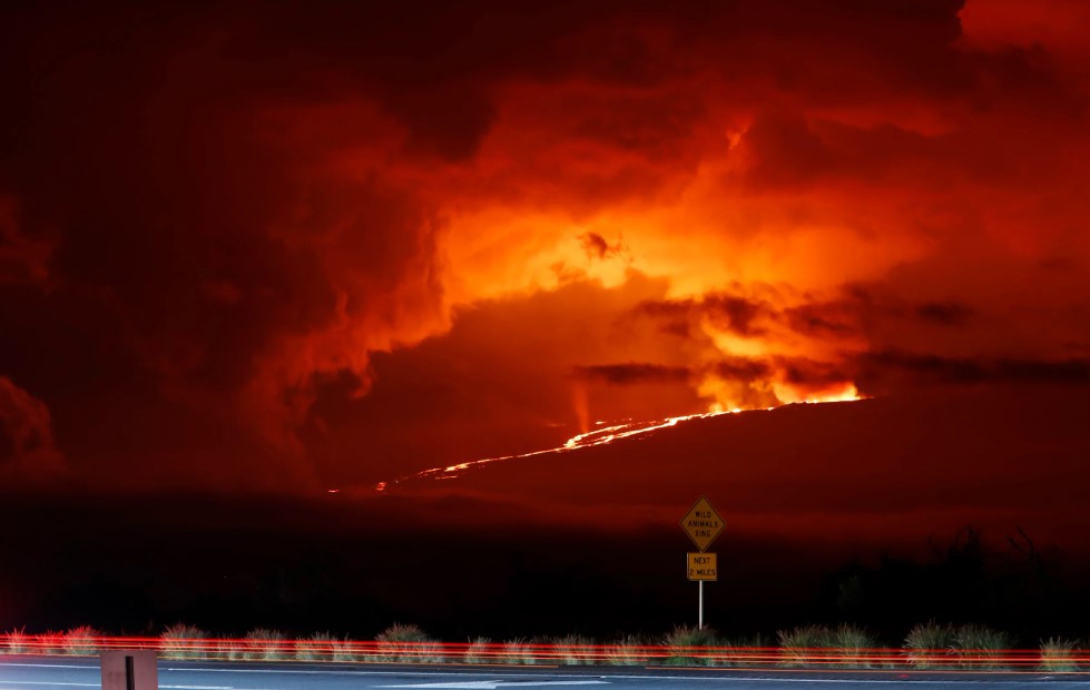 Начал извержение самый большой в мире действующий вулкан (ФОТО) - фото 4