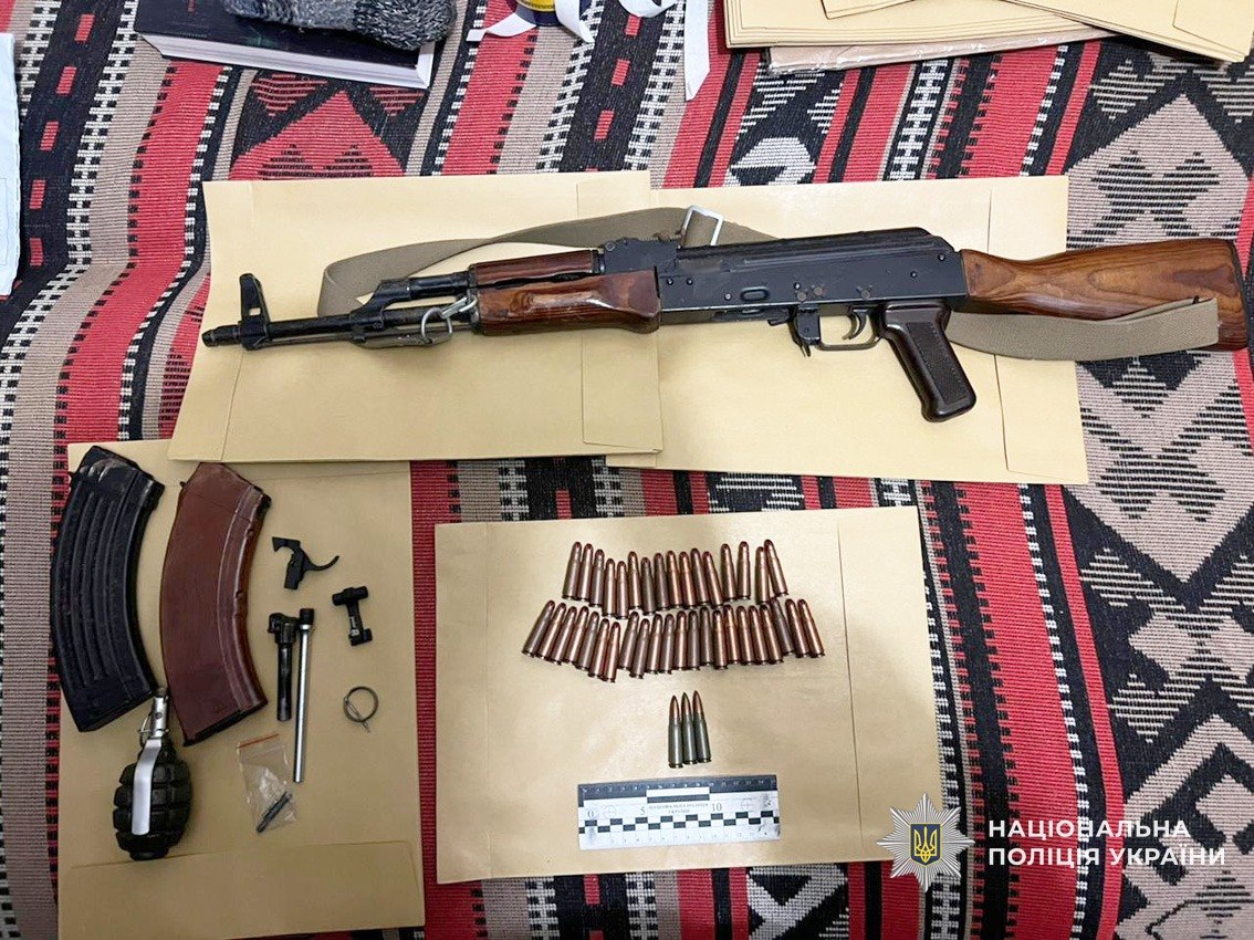 Поліція затримала двох нападників за розбій та викрадення коштів у ветерана ЗСУ - фото 2