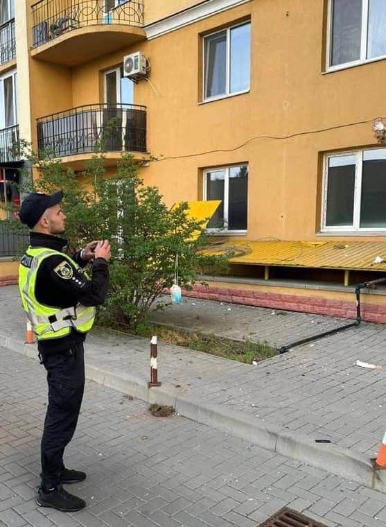 Пошкоджено будинки, офіси, авто – фото наслідків атаки безпілотників на Київщині - фото 2