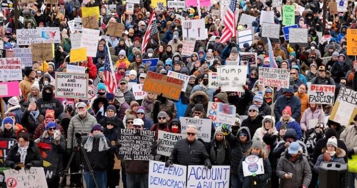 США лихоманить: американці вийшли на масові протести проти Трампа (ФОТО) - фото 2