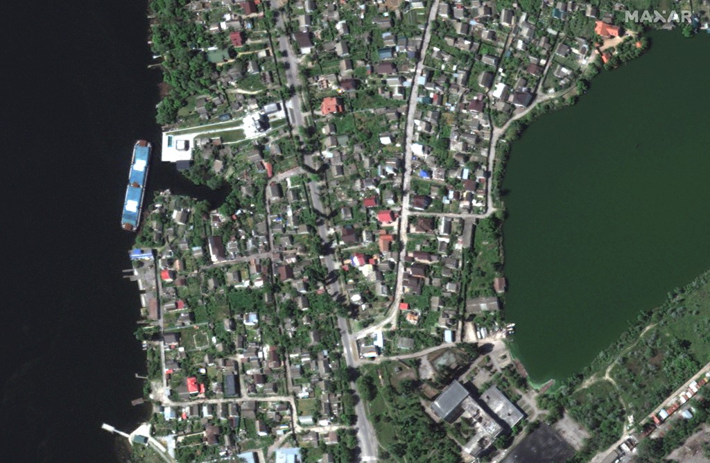 З’явились супутникові знімки до та після підриву Каховської ГЕС (ФОТО) - фото 2
