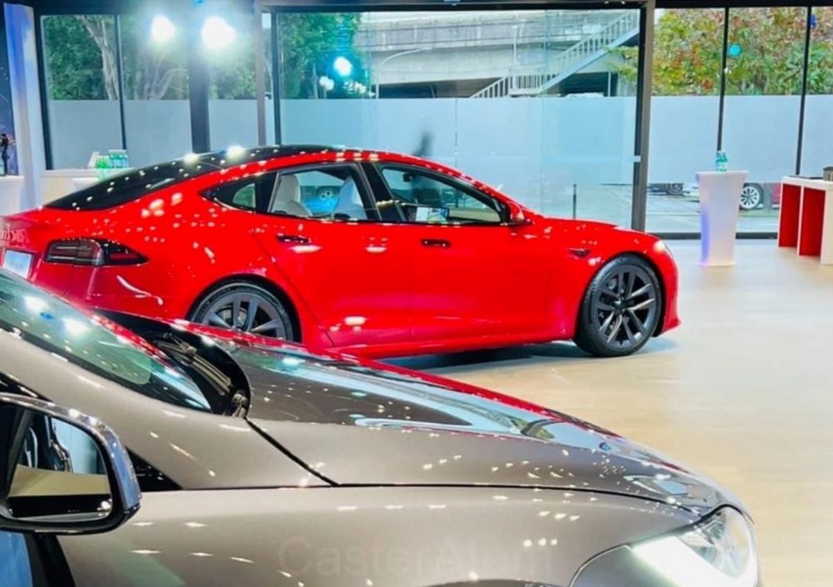 Tesla представила нову Model S: як вона виглядає та що змінилося (ФОТО) - фото 3