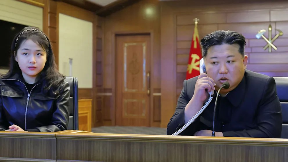 Воспитание диктатора: почему Ким Чен Ын демонстрирует дочь на фоне испытаний оружия, игнорируя ее имя в отчетах - фото 2