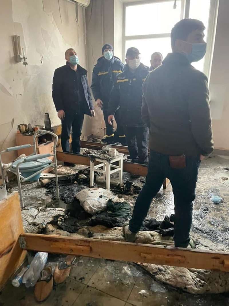 В Черновцах горела больница, где находятся коронавирусные больные: есть жертвы (ФОТО, ВИДЕО) - фото 2