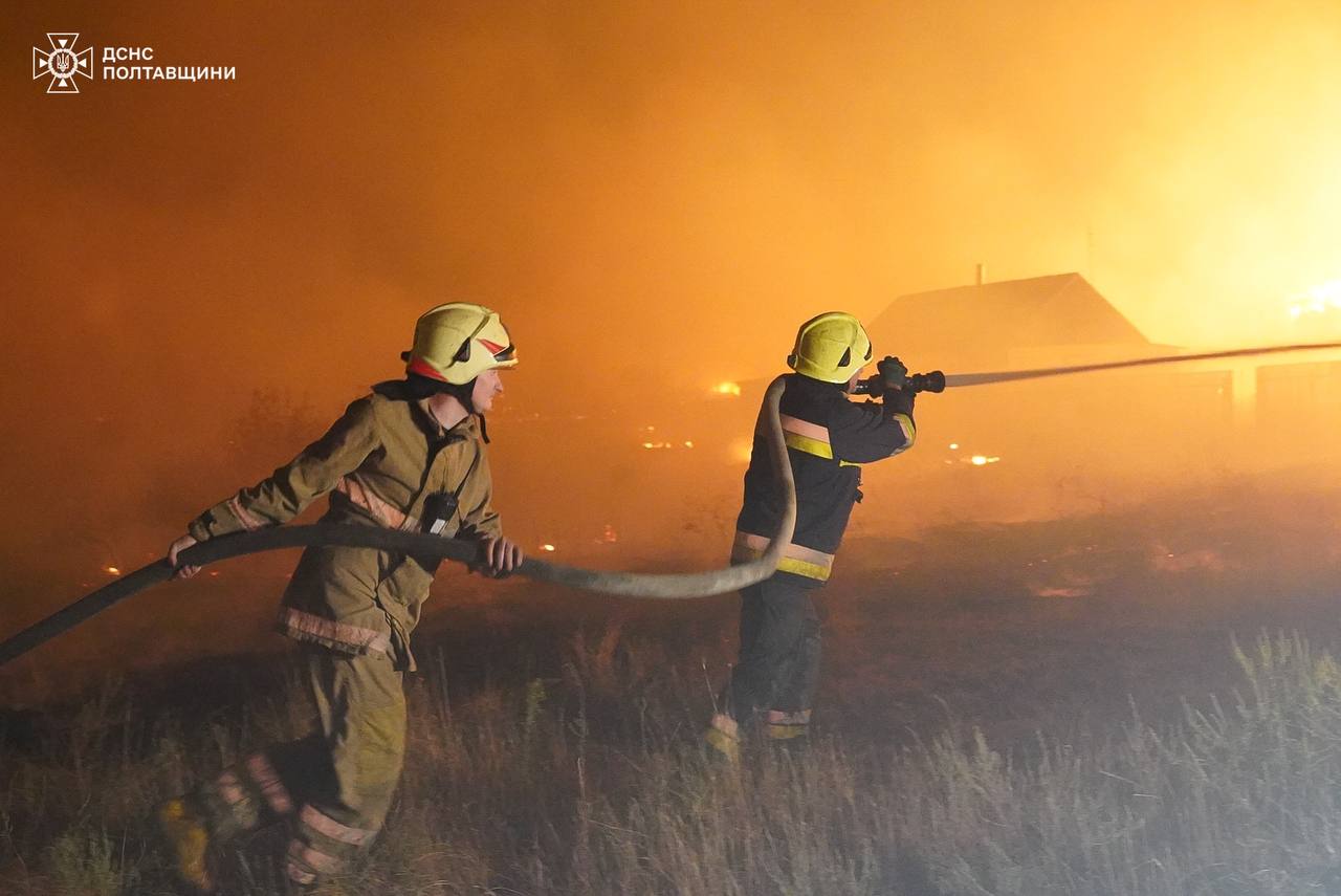 Полтавщина у вогні: масштабна пожежа підступає до будинків - фото 2