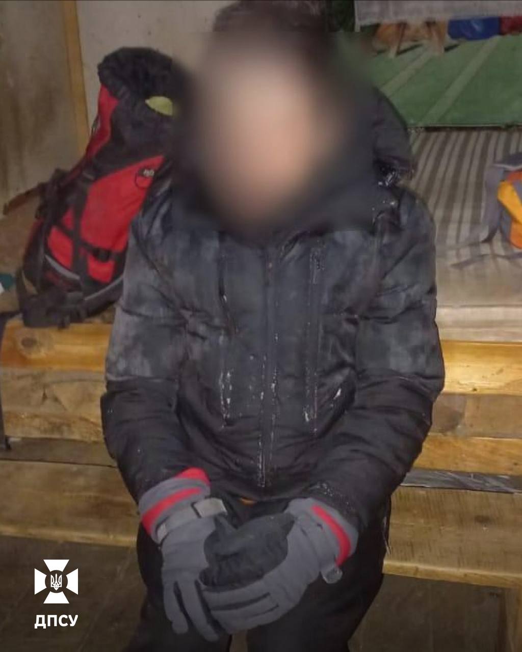 ”Ухилянт” відморозив собі ноги, намагаючись перетнути кордон у горах: фото ДПСУ вражають - фото 2