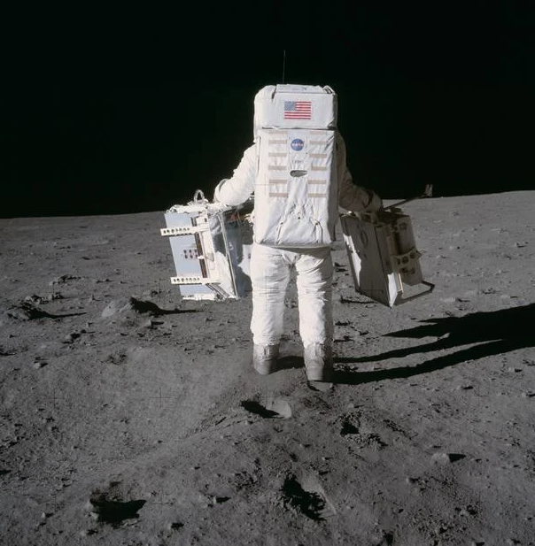 ”NASA – идиоты?”: Тайсон ответил на теорию заговора о высадке на Луну - фото 2 ”NASA – идиоты?”: Тайсон ответил на теорию заговора о высадке на Луну - фото 2