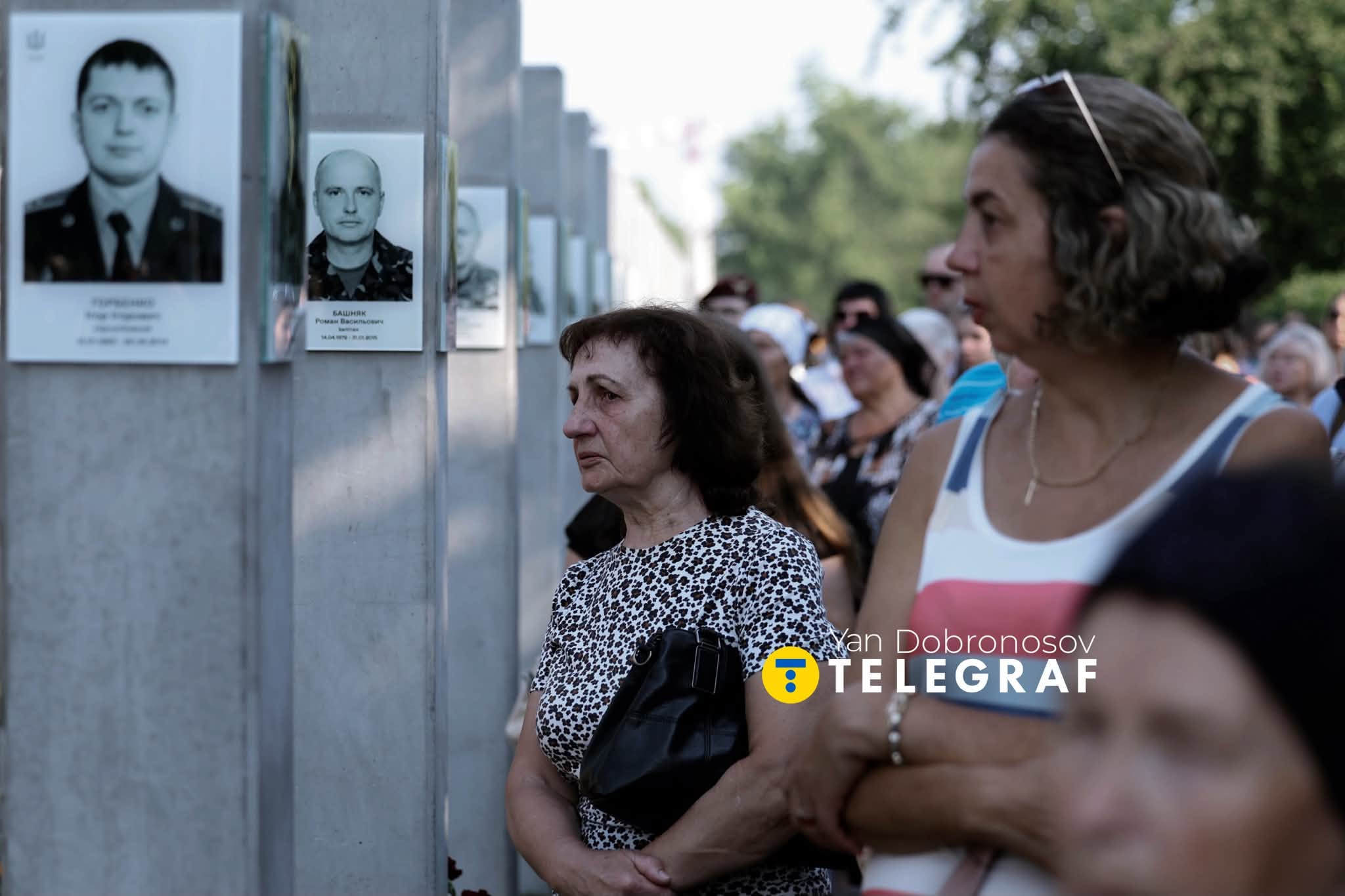 ”Как будто объявление о розыске”: родные погибших воинов раскритиковали новый мемориал в Киеве - фото 2