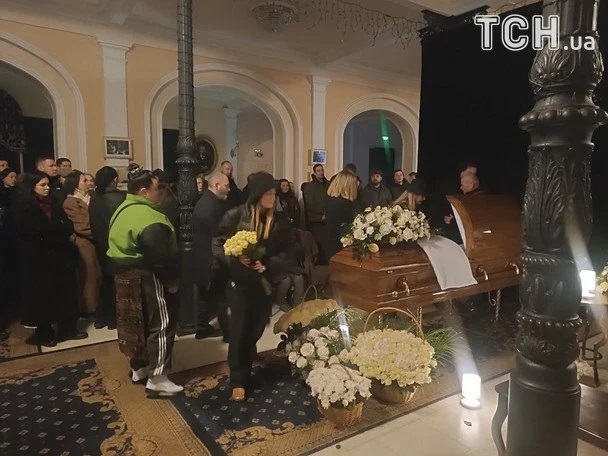 В Киеве попрощались с солистом группы ADAM Михаилом Клименко: вдова растрогала речью    - фото 2