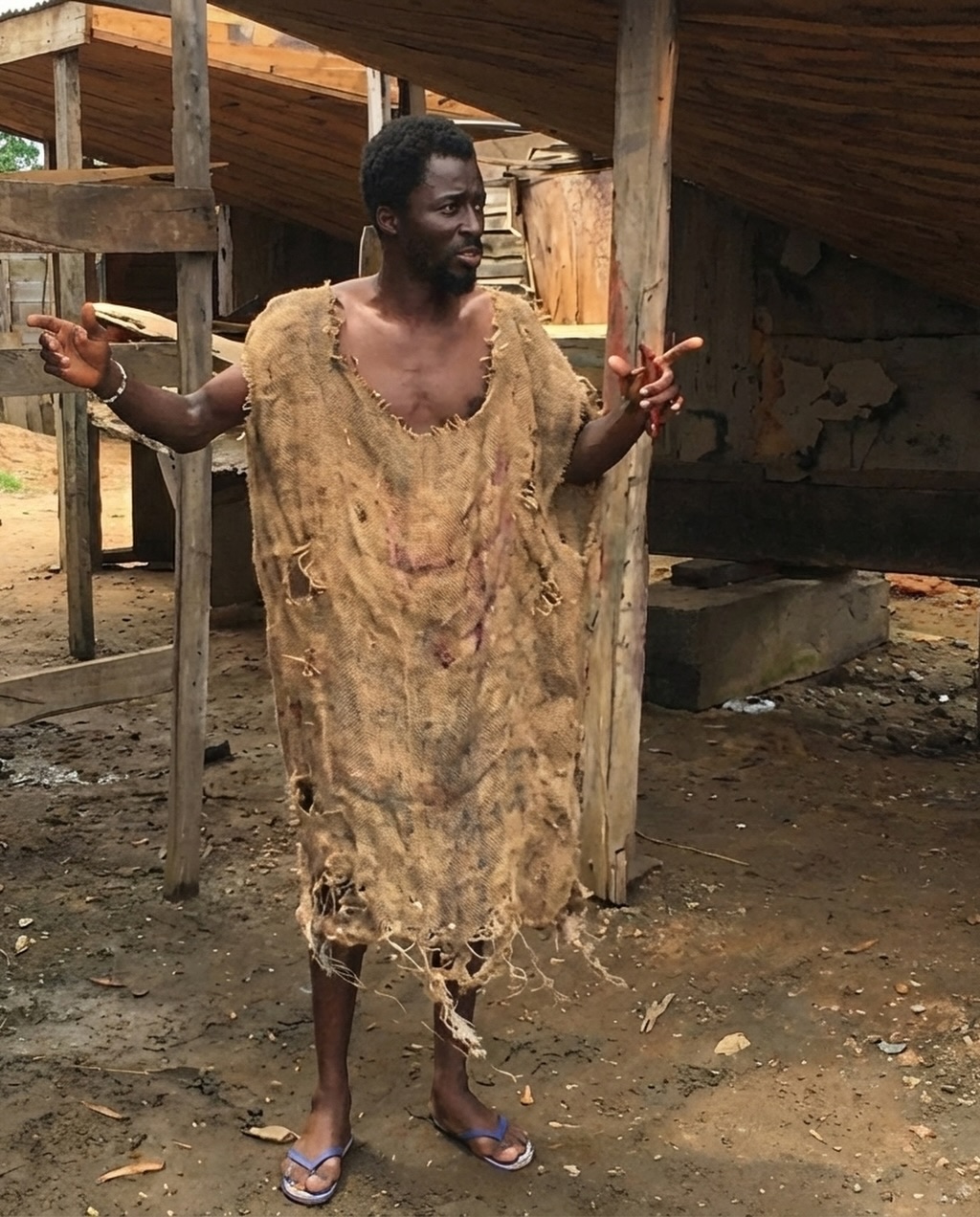 Африканский Ной прогнозирует потоп в 2025 году и строит флот ковчегов для спасения человечества (ФОТО) - фото 2 Африканский Ной прогнозирует потоп в 2025 году и строит флот ковчегов для спасения человечества (ФОТО) - фото 2