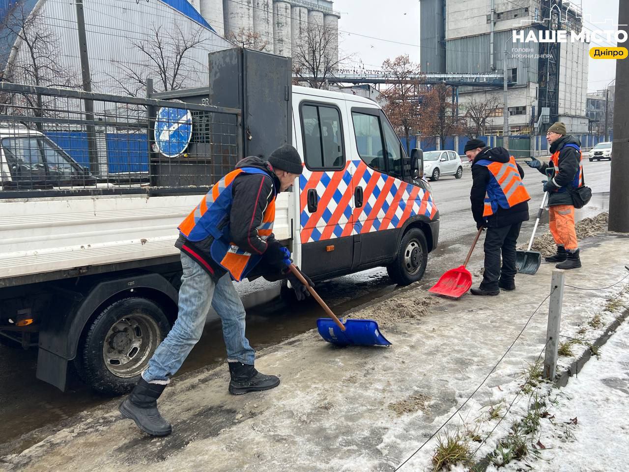 Удар по «Олейні» у Дніпрі: у місті роблять усе, щоб олія не потрапила у річку - фото 2