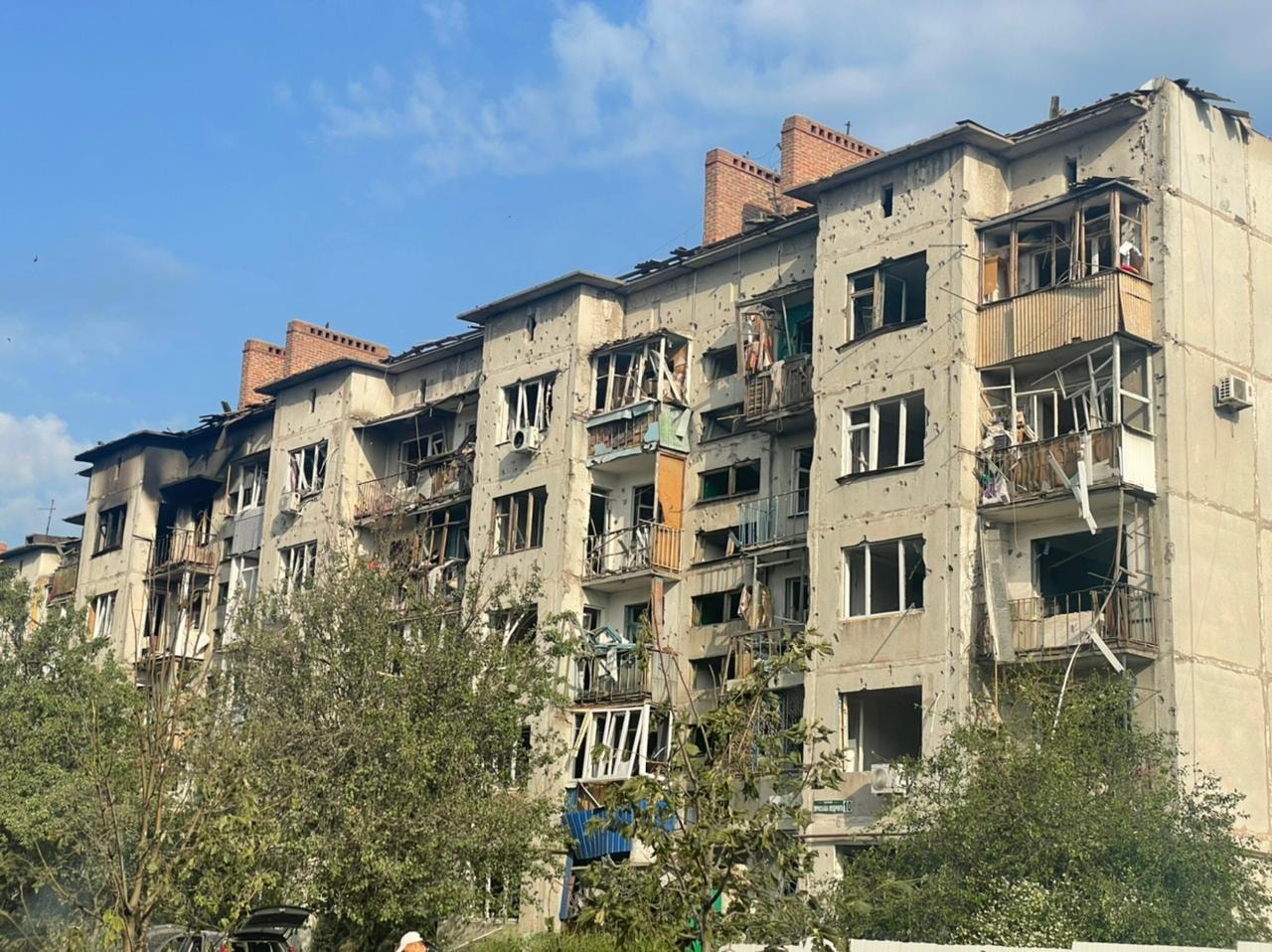 Оккупанты подбираются к Славянску – накрыли город ракетными ударами: есть погибшие - фото 2