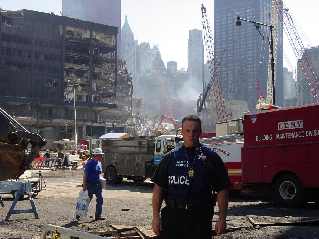 Секретная служба США показала не опубликованные фото теракта 11 сентября  - фото 3