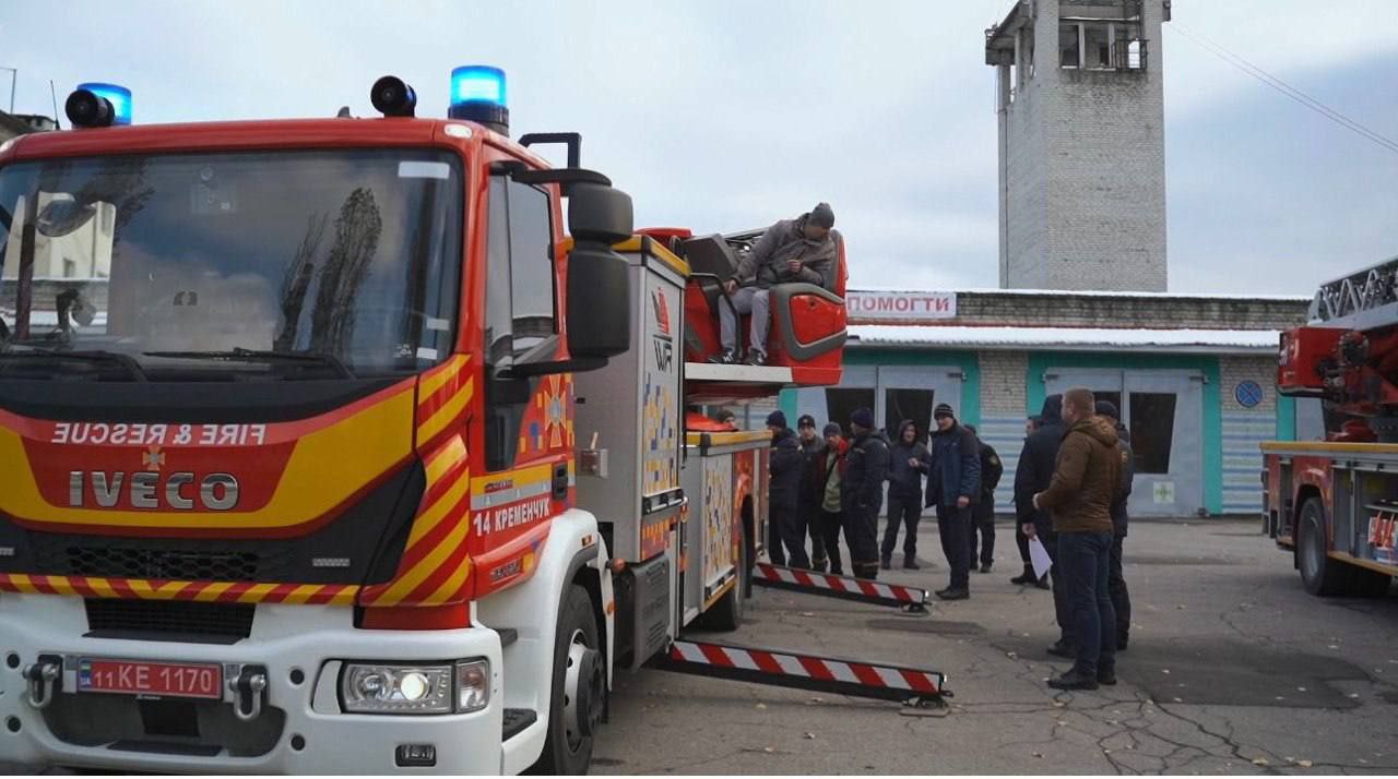 Спасатели Полтавщины получили пожарные автолестницы немецкого производства Magirus - фото 2