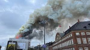 Трагедія в серці Копенгагена: горить найстаріша біржа у світі - фото 2