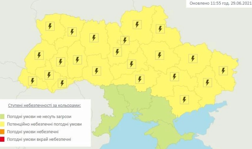 Майже по всій Україні оголосили штормове попередження: де чекати гроз та опадів - фото 2