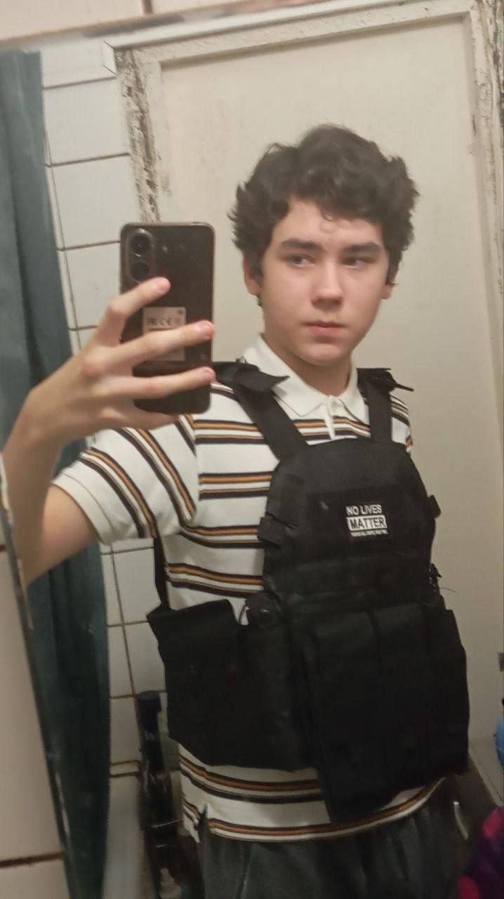 В элитной школе Подмосковья подросток с ножом устроил теракт: погиб ребенок - фото 2 В элитной школе Подмосковья подросток с ножом устроил теракт: погиб ребенок - фото 2