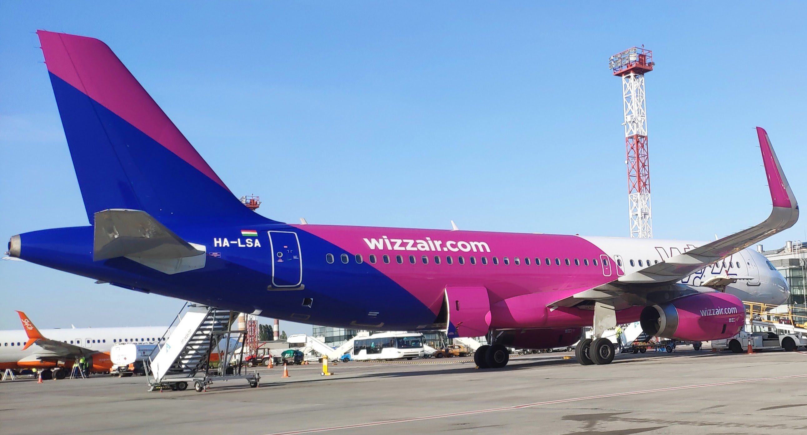 Wizz Air         -