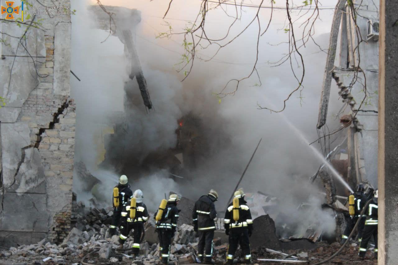 Ракетний удар по будинку в Одесі: є жертви - фото 2