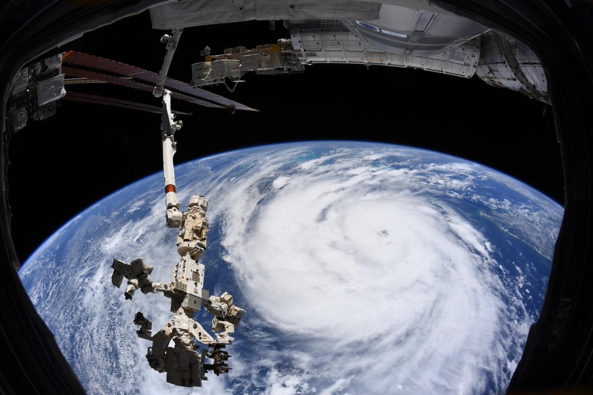 Астронавти на МКС показали, як виглядає з космосу потужний ураган ”Іда” (ФОТО) - фото 2