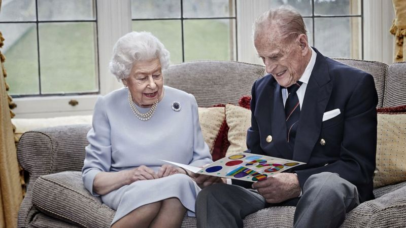 Британская королевская семья отмечает годовщину свадьбы - фото 2