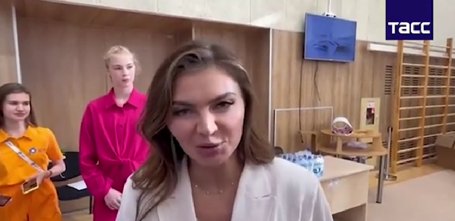 Пластический хирург рассказал, что изуродовало лицо любовницы Путина  - фото 2