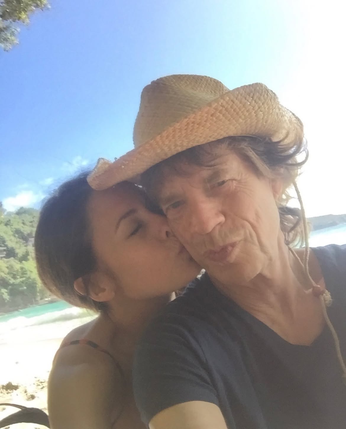 Младшая на 44 года невеста Мика Джаггера показала, как выглядит 83-летний рокер - фото 2 Младшая на 44 года невеста Мика Джаггера показала, как выглядит 83-летний рокер - фото 2